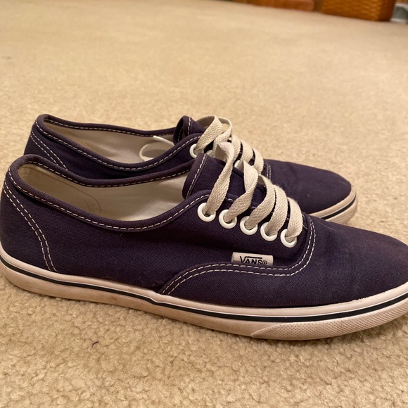 Vans - Picture 2 of 4